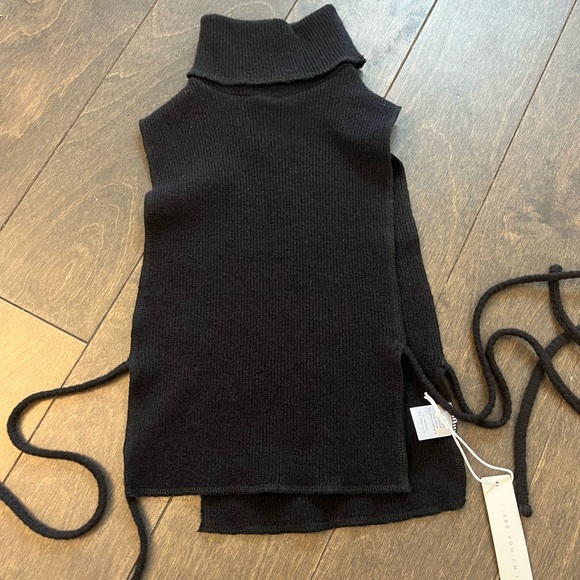 Zuhara Top Are You Am I - Picture 4 of 7